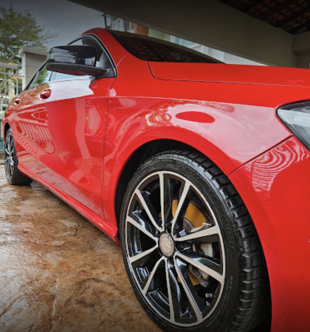 Glossy red car flank after coating